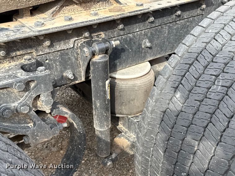 image for item EU5193 2022 Kenworth T680 semi truck