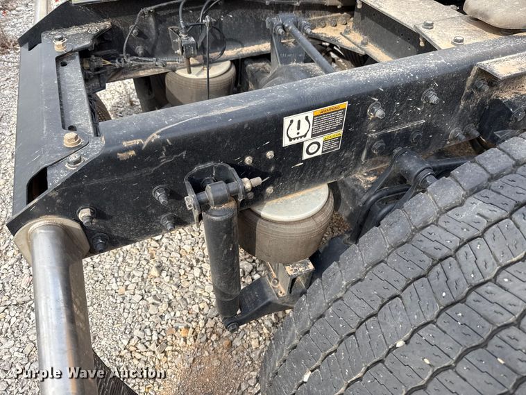 image for item EU5193 2022 Kenworth T680 semi truck