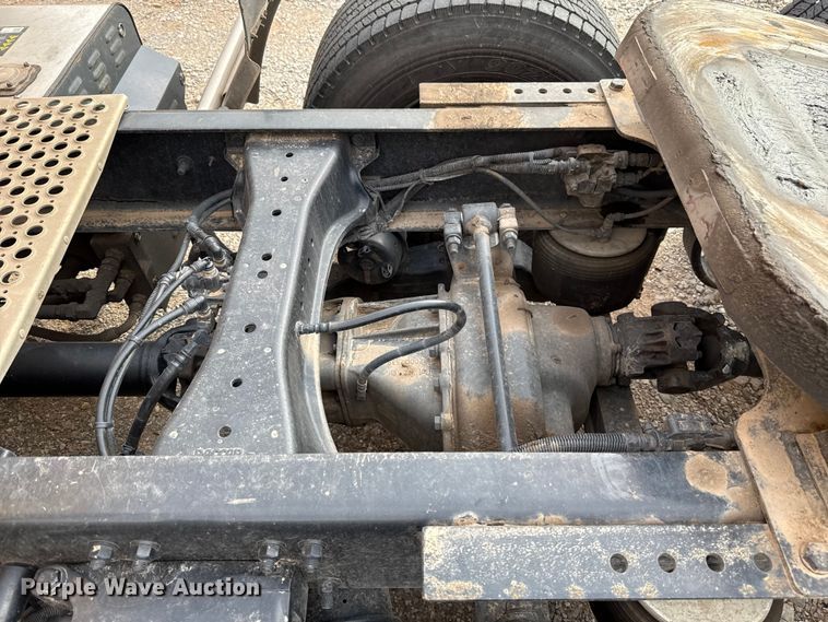 image for item EU5193 2022 Kenworth T680 semi truck