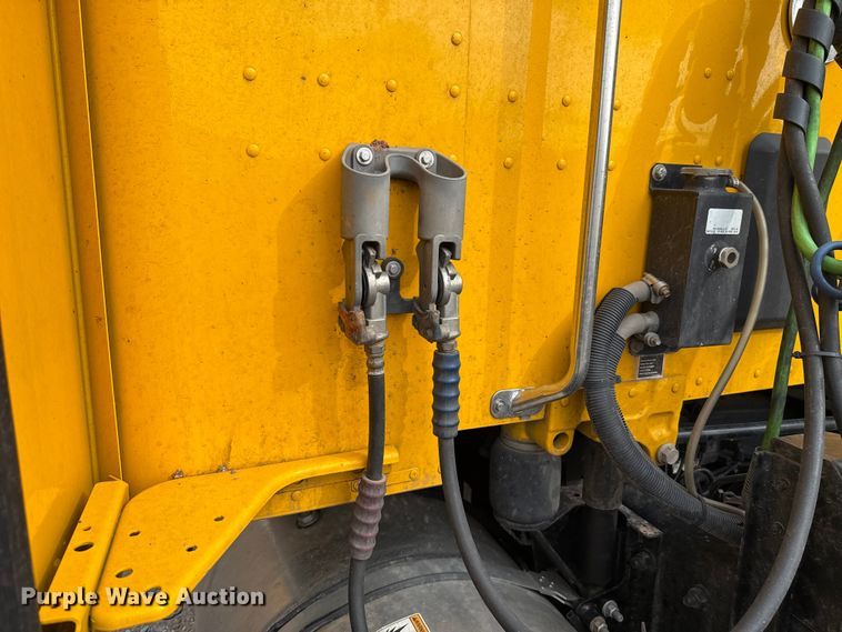 image for item EU5193 2022 Kenworth T680 semi truck