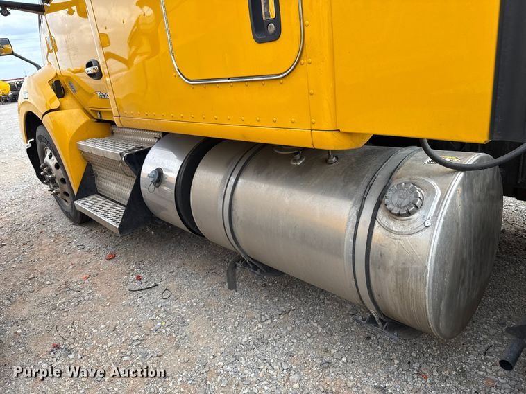 image for item EU5193 2022 Kenworth T680 semi truck