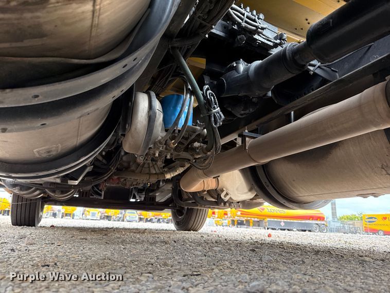 image for item EU5193 2022 Kenworth T680 semi truck