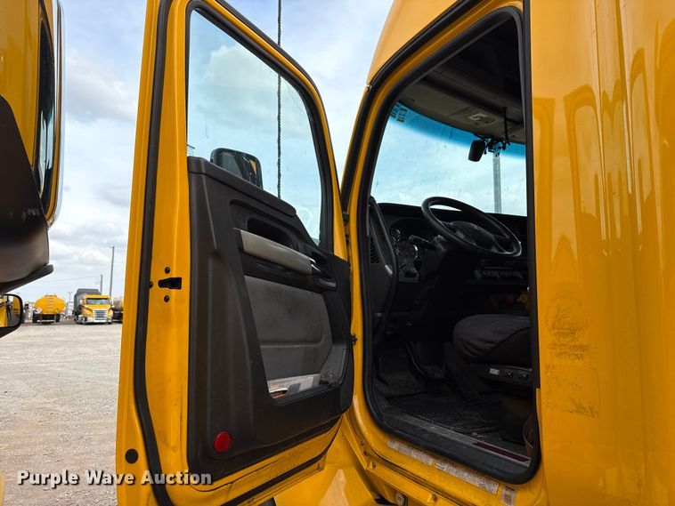 image for item EU5193 2022 Kenworth T680 semi truck