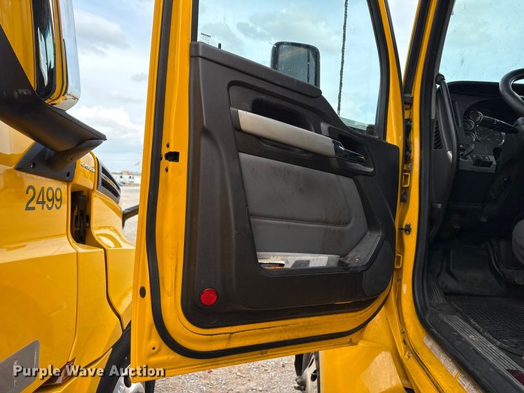 image for item EU5193 2022 Kenworth T680 semi truck