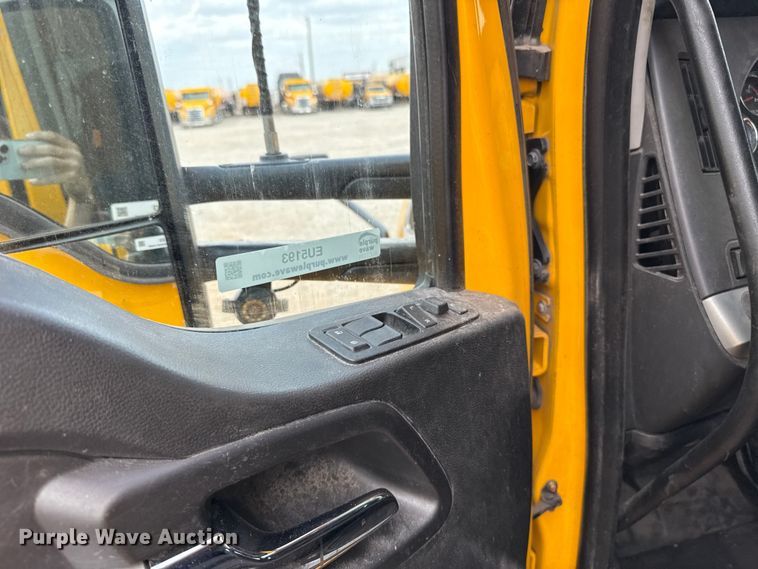 image for item EU5193 2022 Kenworth T680 semi truck