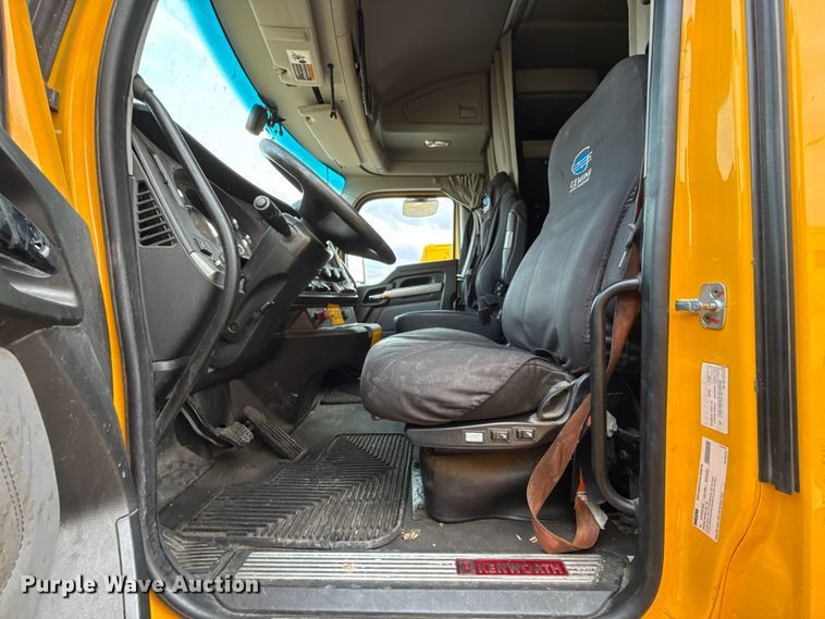 image for item EU5193 2022 Kenworth T680 semi truck