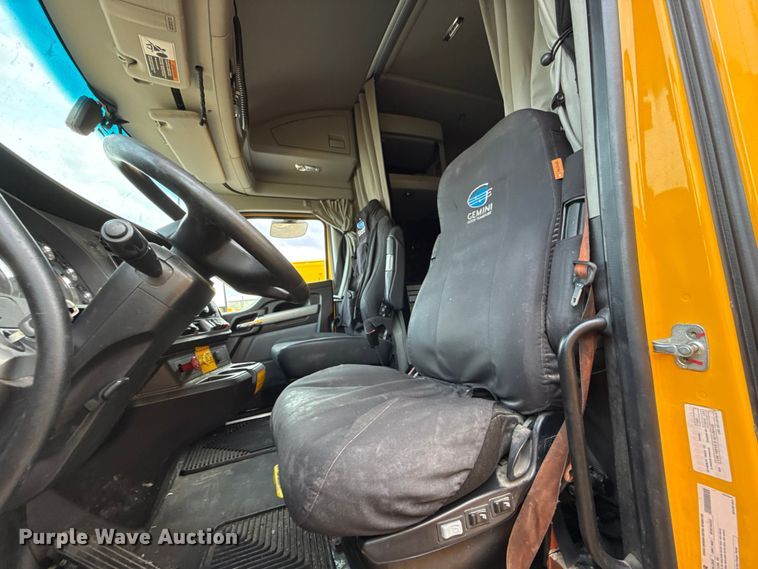 image for item EU5193 2022 Kenworth T680 semi truck