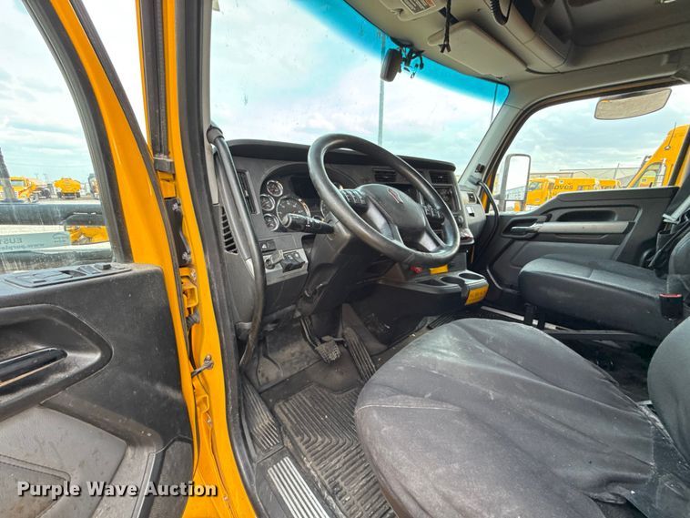 image for item EU5193 2022 Kenworth T680 semi truck
