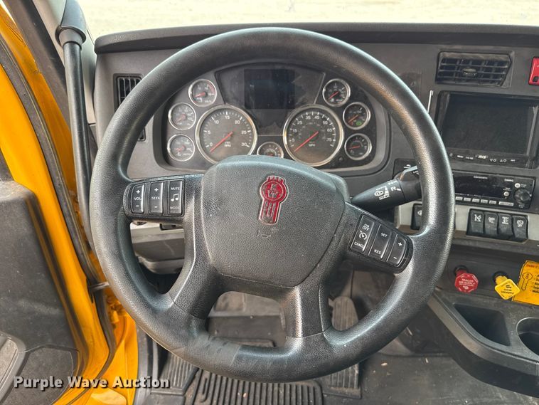 image for item EU5193 2022 Kenworth T680 semi truck