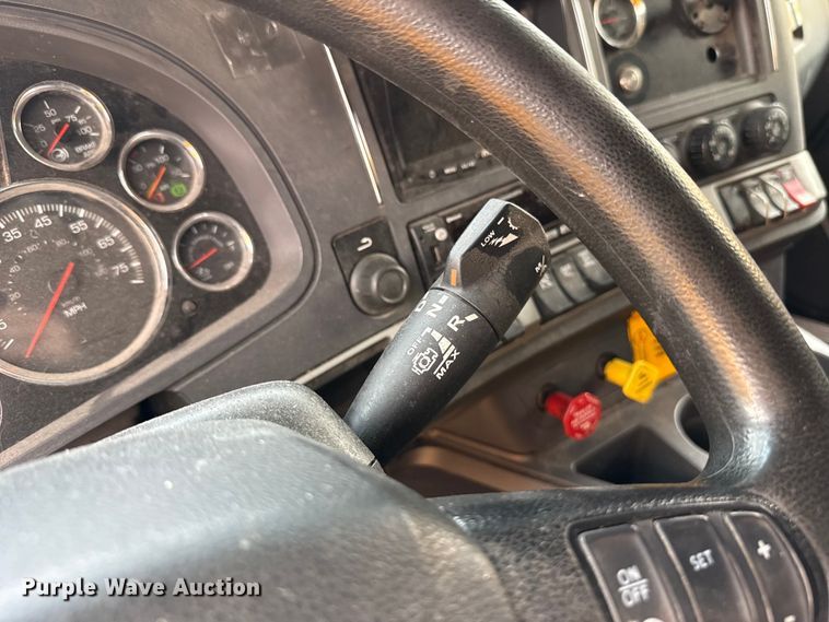 image for item EU5193 2022 Kenworth T680 semi truck