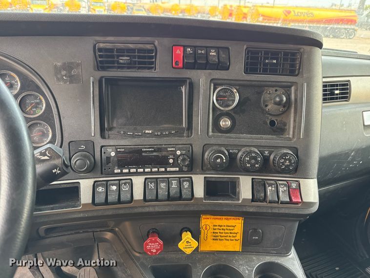 image for item EU5193 2022 Kenworth T680 semi truck