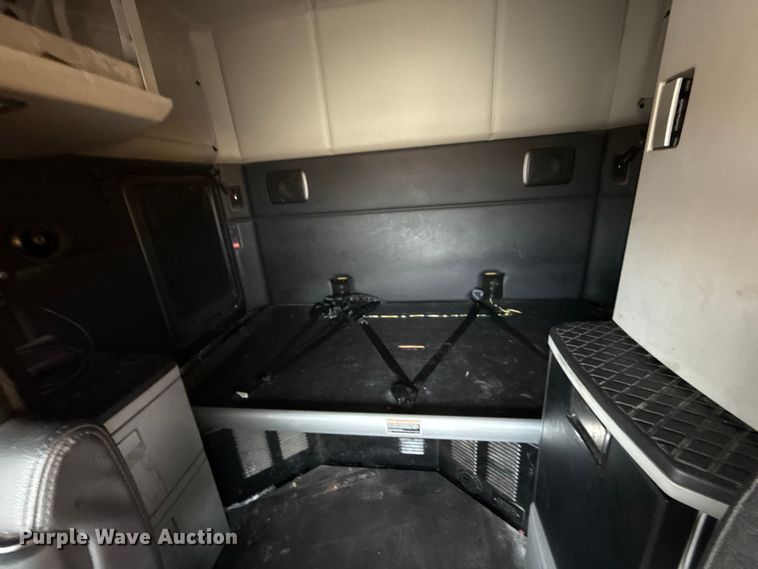 image for item EU5193 2022 Kenworth T680 semi truck