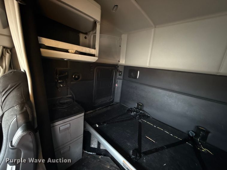 image for item EU5193 2022 Kenworth T680 semi truck