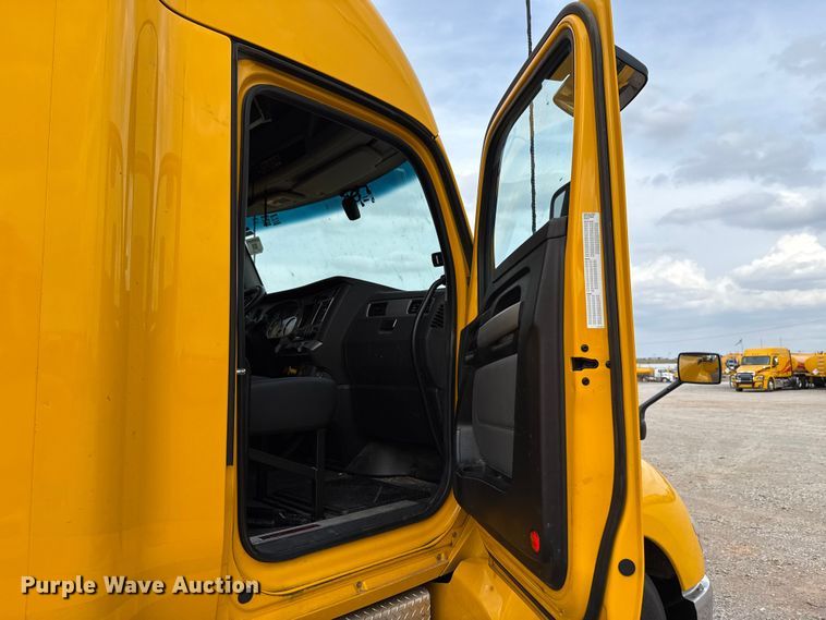 image for item EU5193 2022 Kenworth T680 semi truck