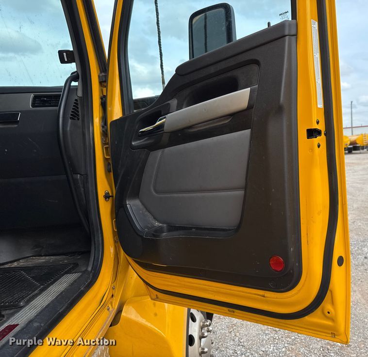 image for item EU5193 2022 Kenworth T680 semi truck