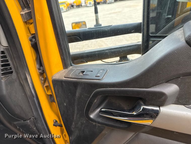 image for item EU5193 2022 Kenworth T680 semi truck