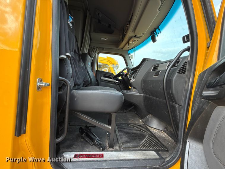 image for item EU5193 2022 Kenworth T680 semi truck