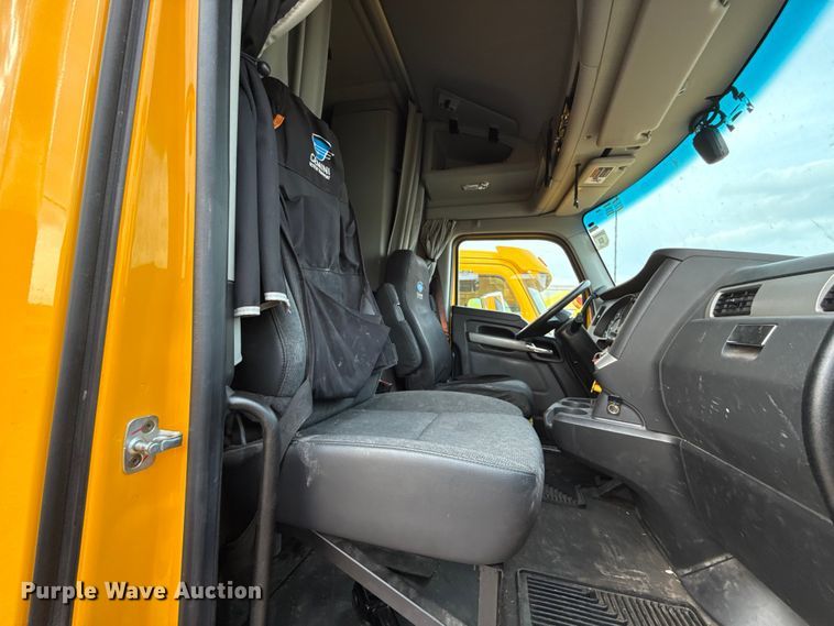 image for item EU5193 2022 Kenworth T680 semi truck
