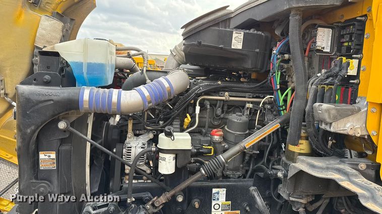 image for item EU5193 2022 Kenworth T680 semi truck