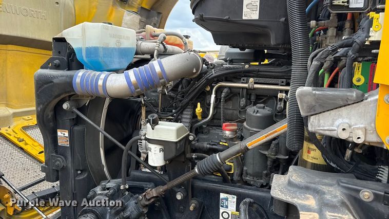 image for item EU5193 2022 Kenworth T680 semi truck