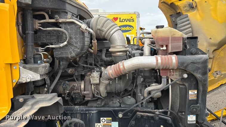 image for item EU5193 2022 Kenworth T680 semi truck