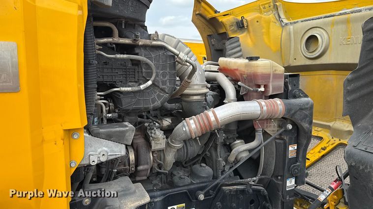 image for item EU5193 2022 Kenworth T680 semi truck
