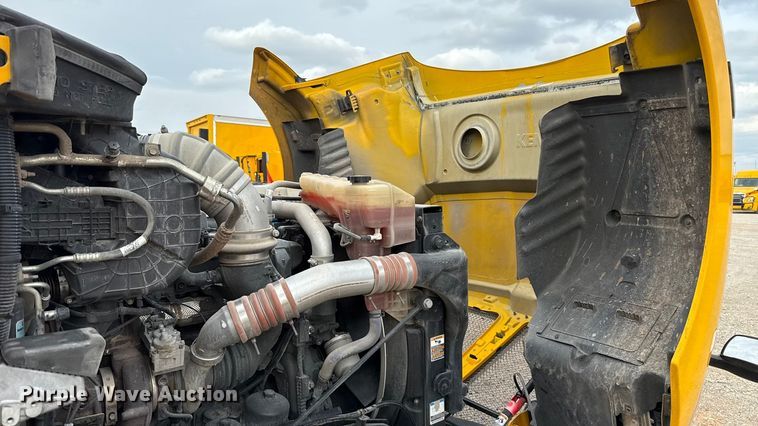 image for item EU5193 2022 Kenworth T680 semi truck