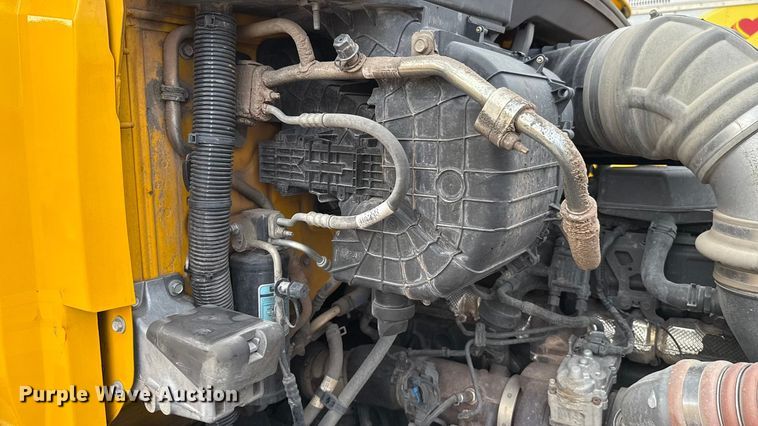 image for item EU5193 2022 Kenworth T680 semi truck