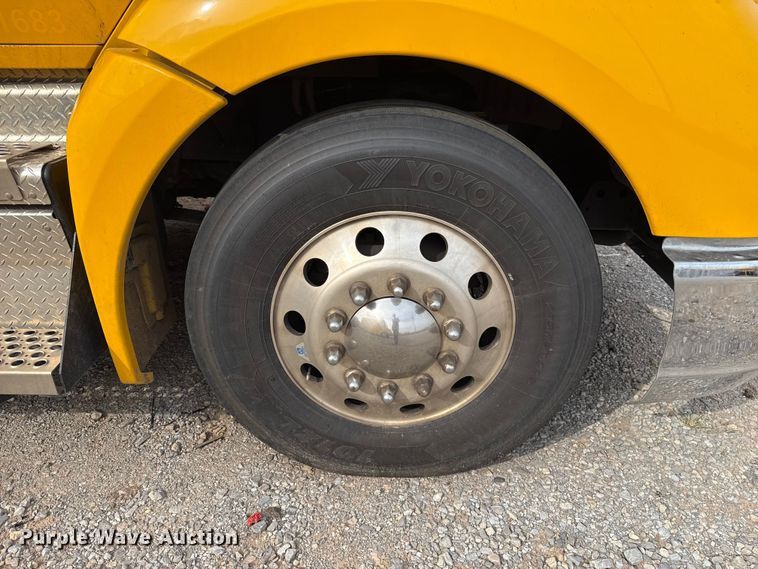 image for item EU5193 2022 Kenworth T680 semi truck