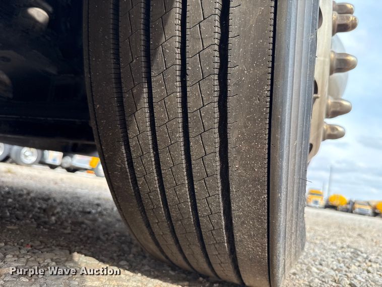 image for item EU5193 2022 Kenworth T680 semi truck