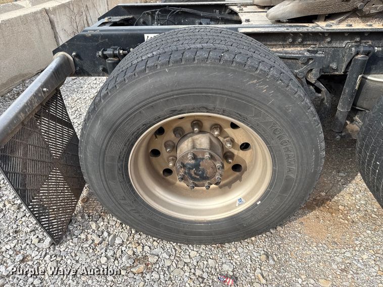 image for item EU5193 2022 Kenworth T680 semi truck