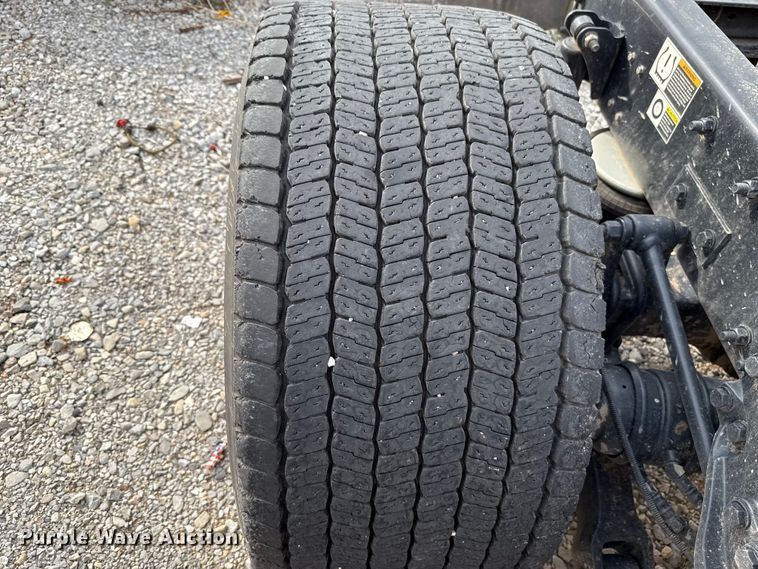 image for item EU5193 2022 Kenworth T680 semi truck