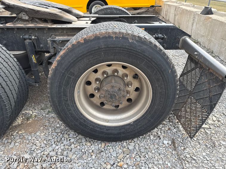 image for item EU5193 2022 Kenworth T680 semi truck