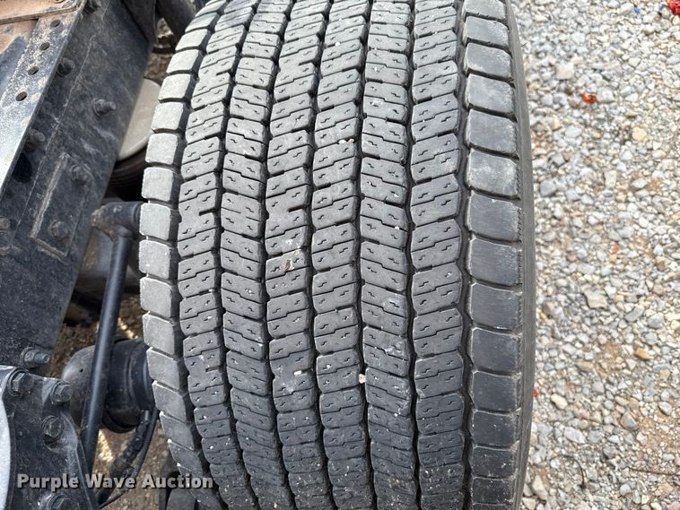 image for item EU5193 2022 Kenworth T680 semi truck