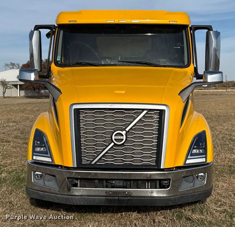 image for item EU5362 2020 Volvo VNL semi truck