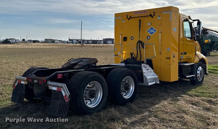 image for item EU5362 2020 Volvo VNL semi truck