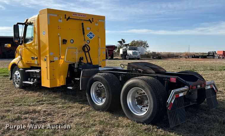 image for item EU5362 2020 Volvo VNL semi truck