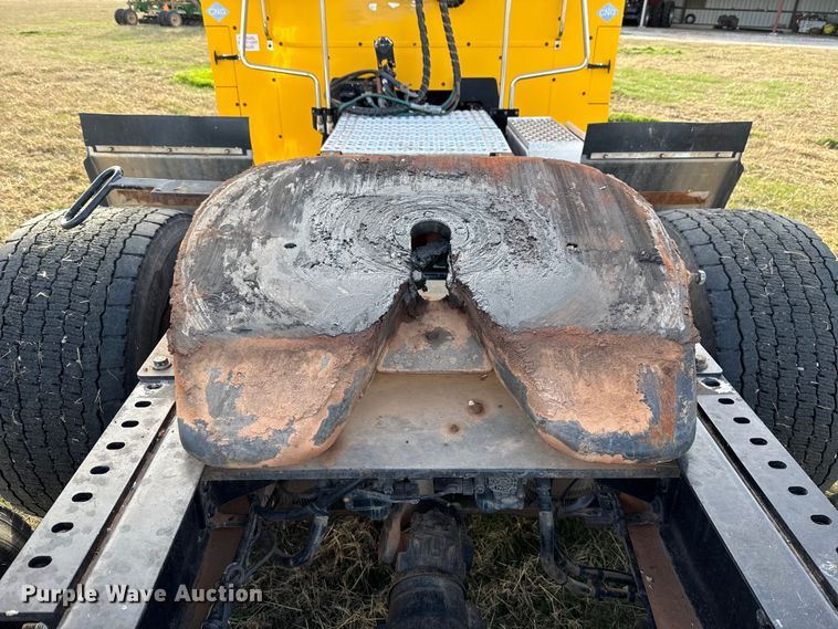 image for item EU5362 2020 Volvo VNL semi truck