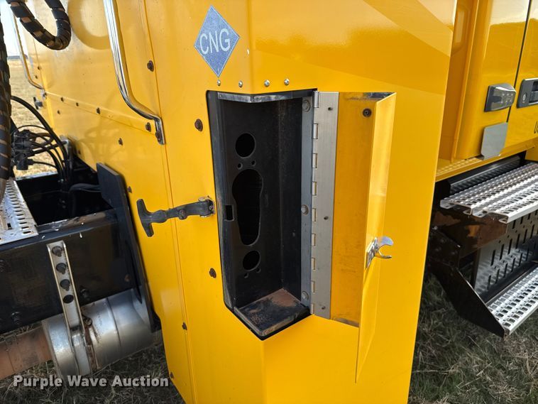 image for item EU5362 2020 Volvo VNL semi truck