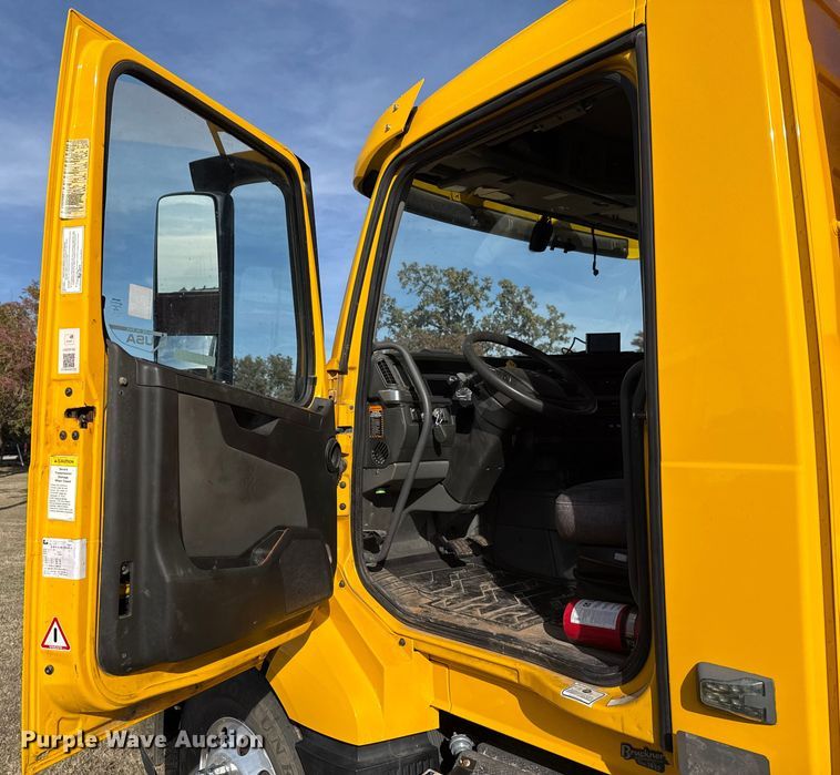 image for item EU5362 2020 Volvo VNL semi truck