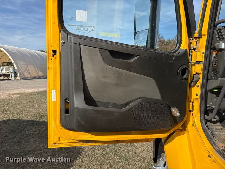 image for item EU5362 2020 Volvo VNL semi truck