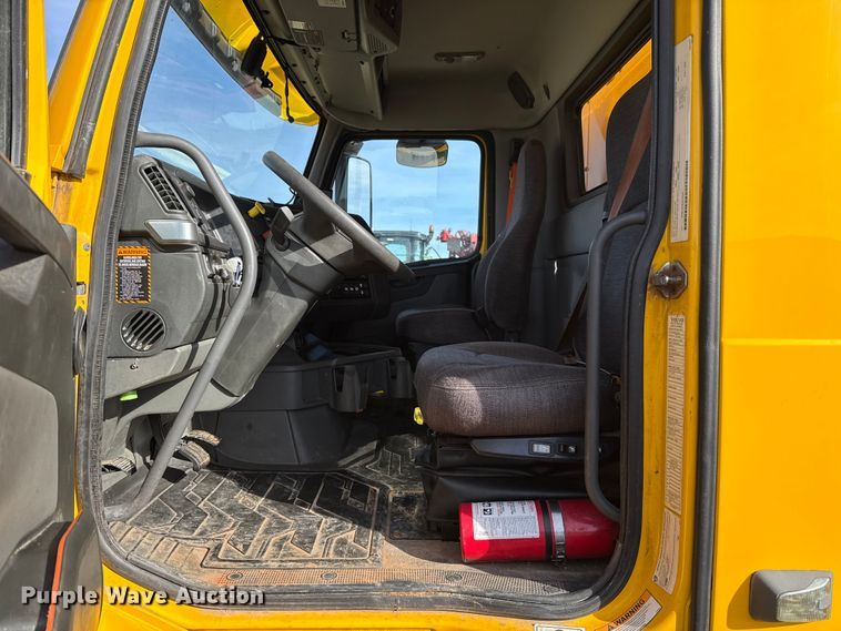 image for item EU5362 2020 Volvo VNL semi truck