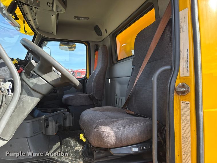 image for item EU5362 2020 Volvo VNL semi truck