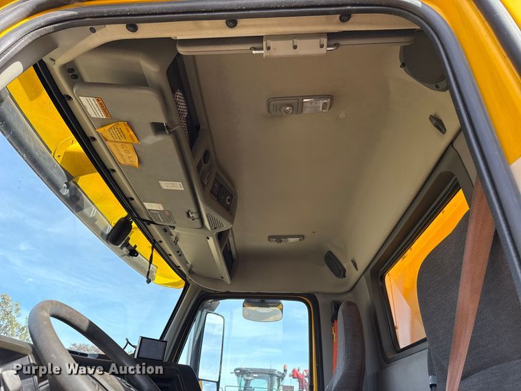 image for item EU5362 2020 Volvo VNL semi truck