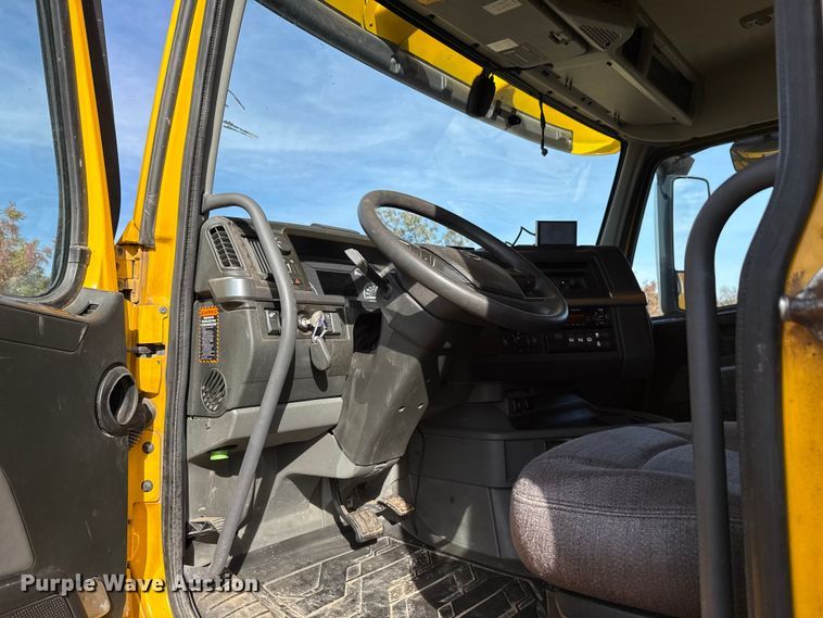 image for item EU5362 2020 Volvo VNL semi truck