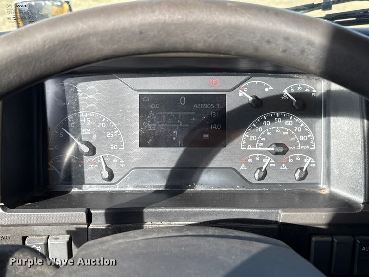 image for item EU5362 2020 Volvo VNL semi truck