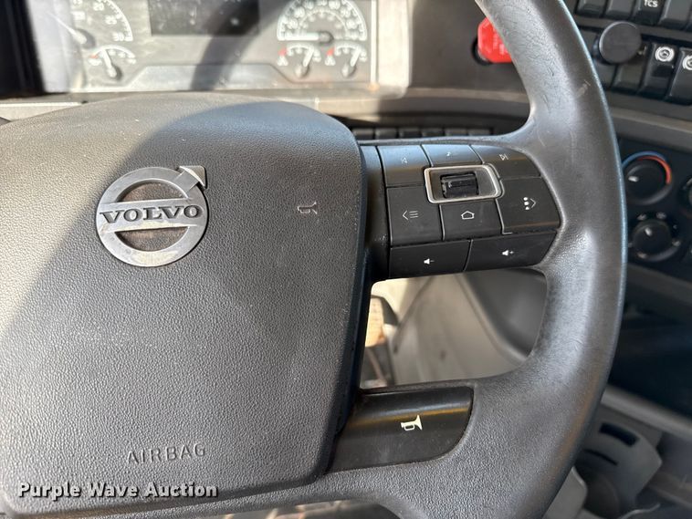 image for item EU5362 2020 Volvo VNL semi truck