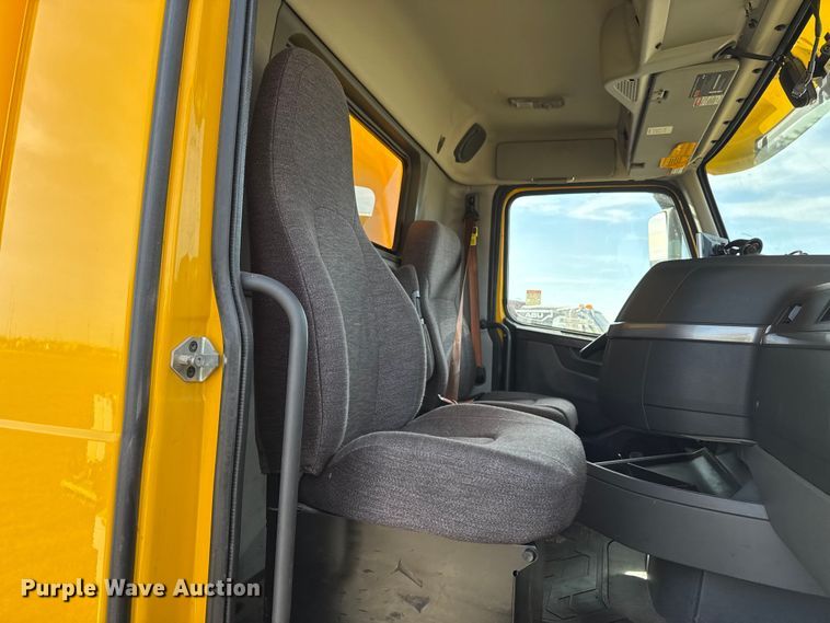 image for item EU5362 2020 Volvo VNL semi truck