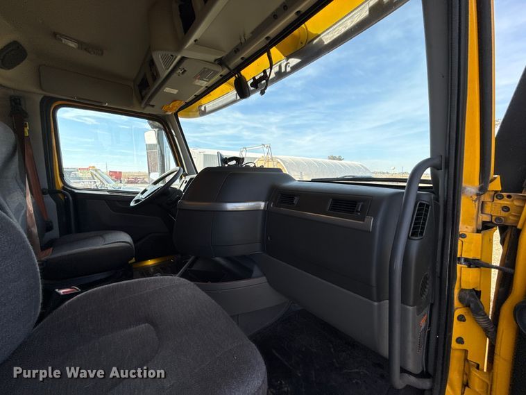 image for item EU5362 2020 Volvo VNL semi truck