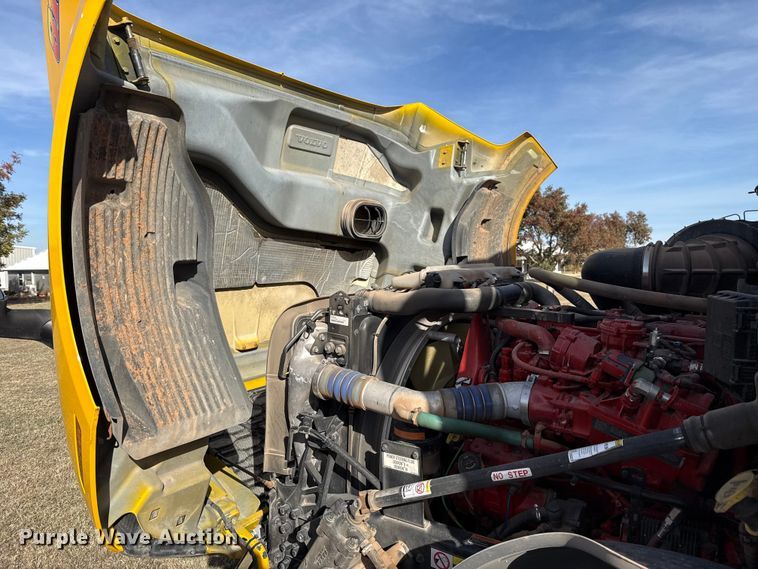 image for item EU5362 2020 Volvo VNL semi truck